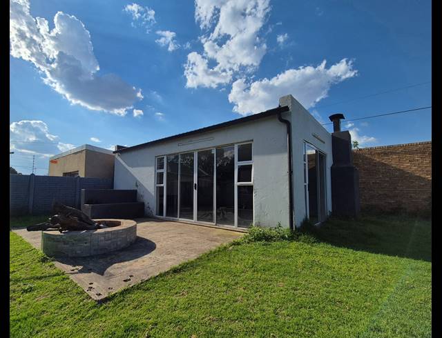 3 BEDROOM HOUSE TO LET IN BRENTHURST